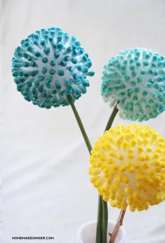 Make some flowers with q-tips! This is such a simple craft for kids to do!