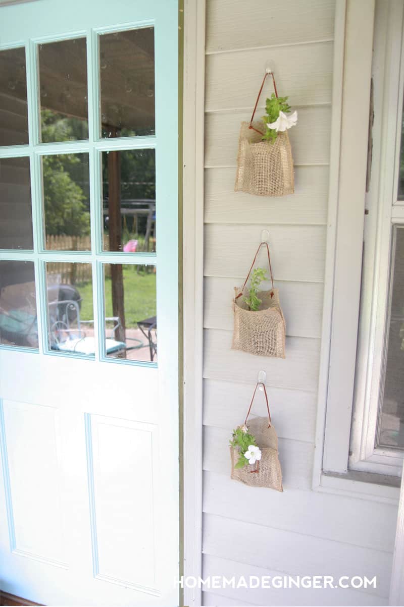 No sew hanging planters. Such a quick and easy way to spruce up an outdoor space!