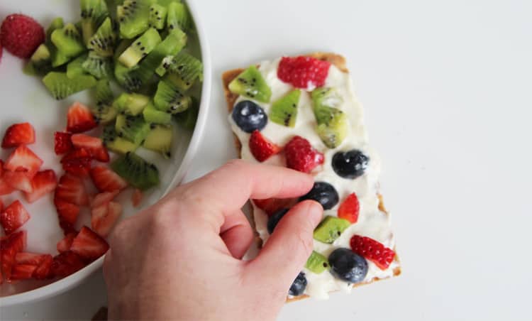 These mini fruit pizza crackers are not only healthy but so easy. Make them for a quick appetizer of after school snack!